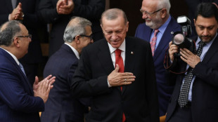 Erdogan entame son troisième mandat par un appel à son pays à retrouver "la paix"