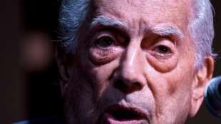 Mario Vargas Llosa recibe su espada de académico francés