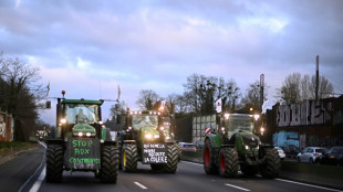 French police make arrests as farmers close in on key locations