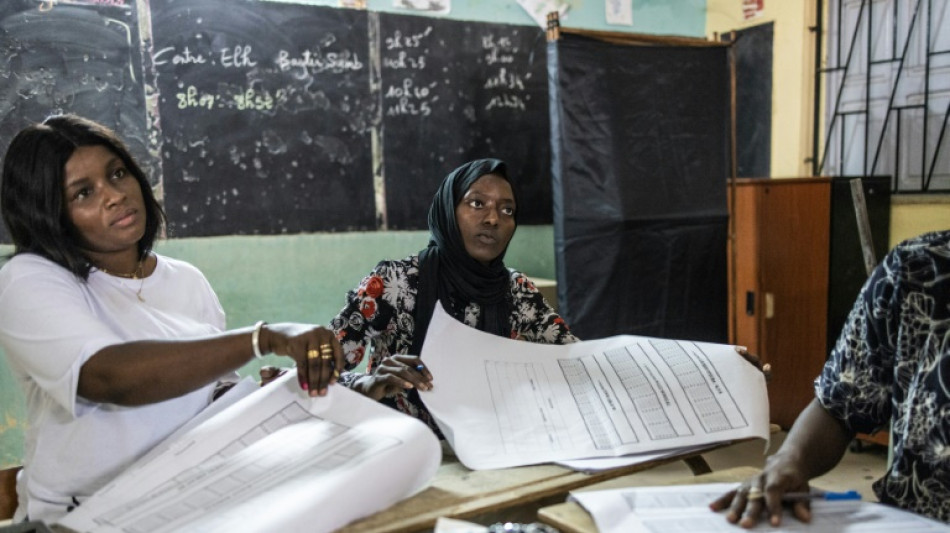 Sénégal: poursuite du décompte des législatives revendiquées par les deux camps