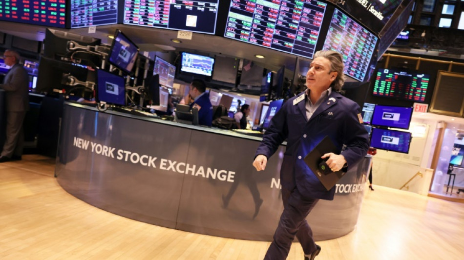 Wall Street en ordre dispersé, toujours hésitante faute de visibilité