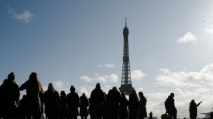 Policía francesa investiga dos falsas alertas de bomba en la Torre Eiffel