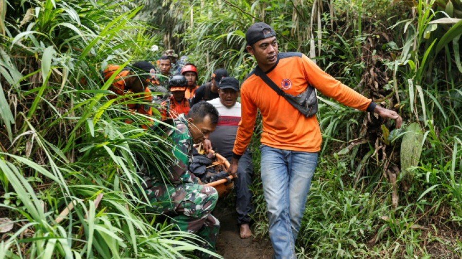 Indonésia procura desaparecidos após erupção vulcânica que deixou 13 mortos