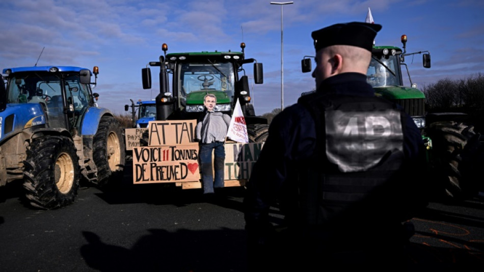 Arrests as French farmers close in on Paris