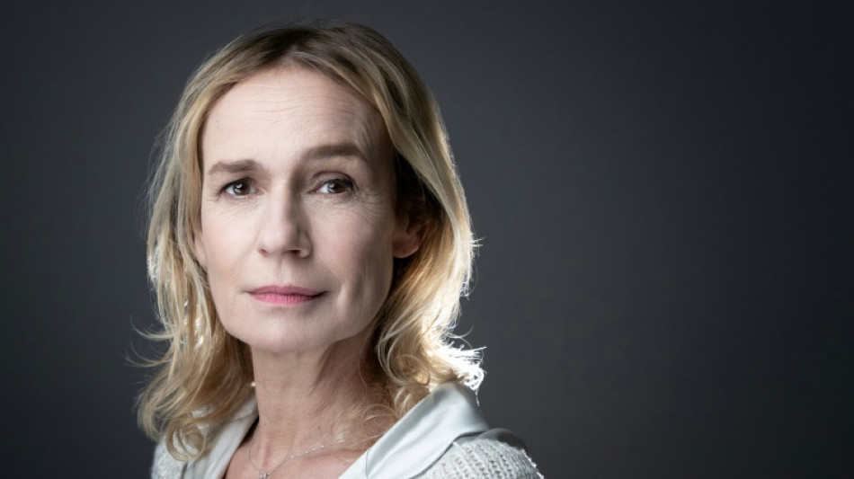 Sandrine Bonnaire accuse un Ehpad public de "négligence médicale" après la mort de sa mère