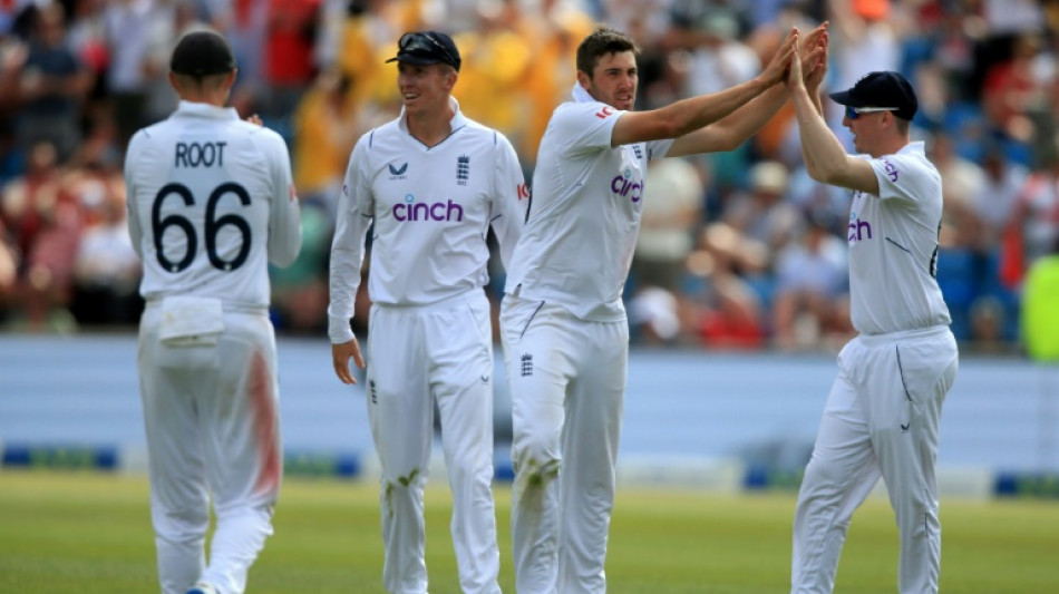 Late wickets boost England's hopes of New Zealand whitewash