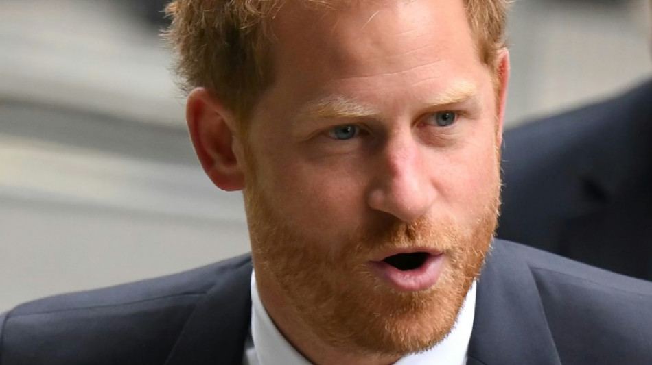 Le prince Harry obtient la condamnation d'un tabloïd britannique pour piratage de boîtes vocales