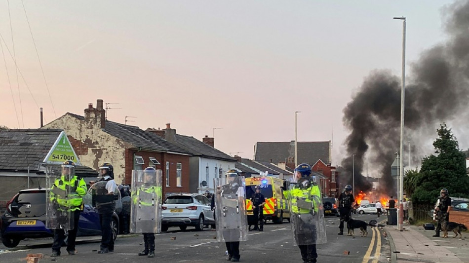 Attaque au couteau en Angleterre: un adolescent de 17 ans inculpé pour le meurtre de trois fillettes