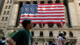 Wall Street termine partagée, mais le Dow Jones signe un nouveau record