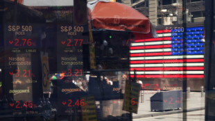 Wall Street recupera terreno tras derrumbe del lunes