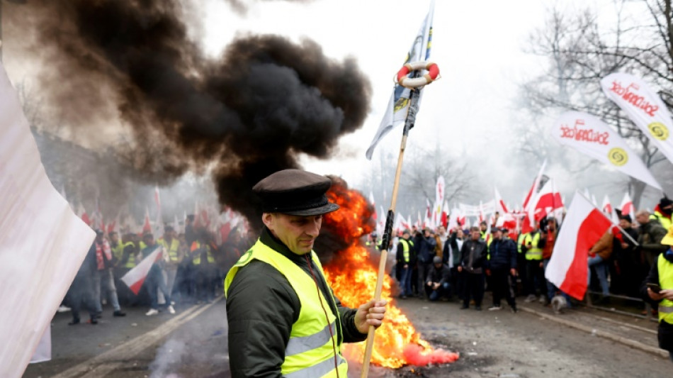 Polish farmers block roads to protest Ukraine imports