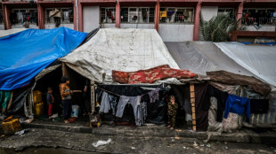 Basura y aguas residuales amenazan la salud de los desplazados en Gaza