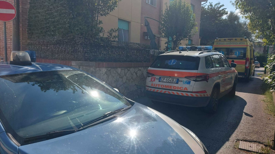 Donna morta per sparo partito da arma in mano a familiari