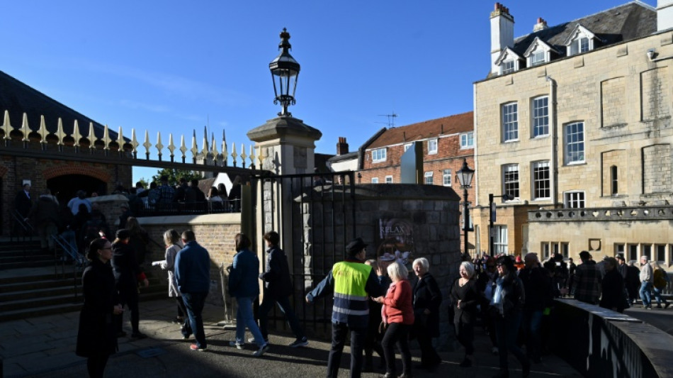 Une foule nombreuse à Windsor pour la réouverture du château