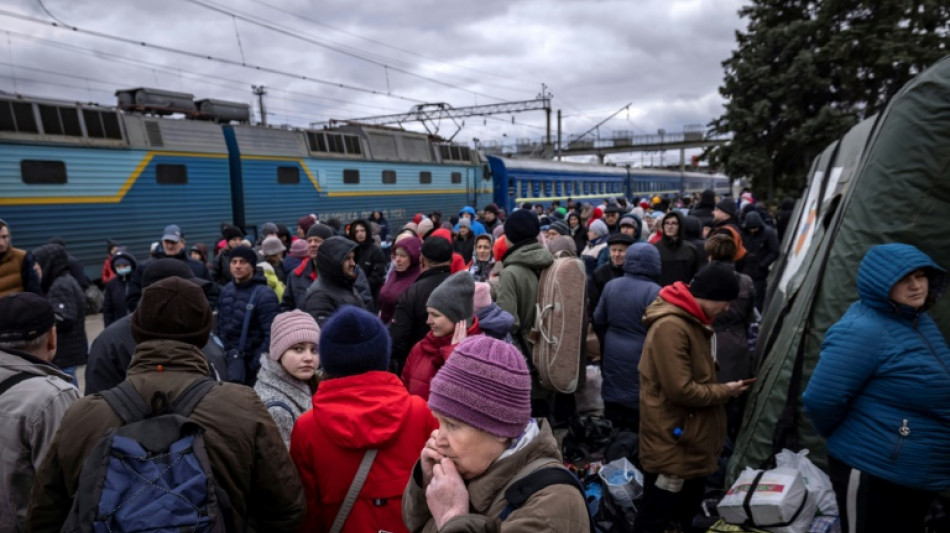  Ukrainian forces brace for Russian assault in Donbas 