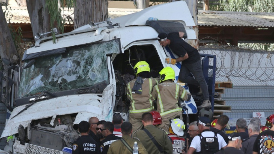 Lkw fährt in Israel in Bushaltestelle - Mindestens 24 Verletzte