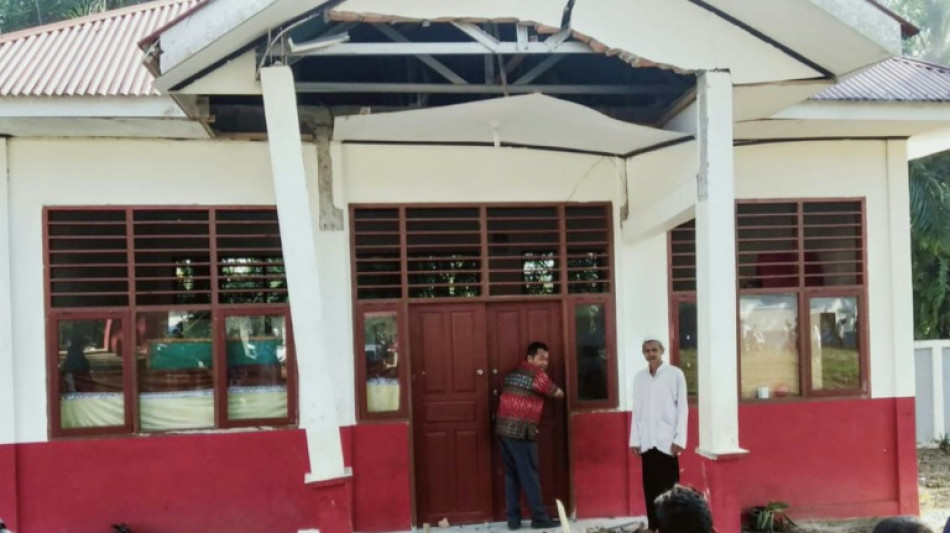 Mindestens sieben Tote und 85 Verletzte bei Erdbeben der Stärke 6,2 in Indonesien