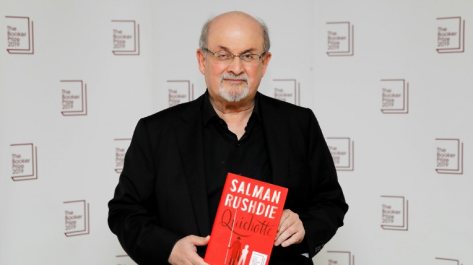 Activistas y disidentes responsabilizan a Irán del ataque a Rushdie