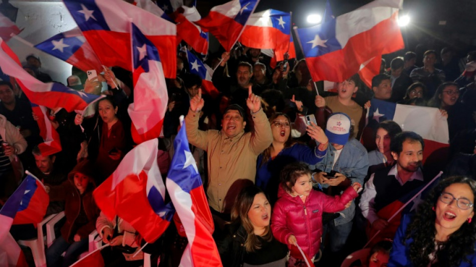  Direita ultraconservadora lidera eleição de constituintes no Chile 