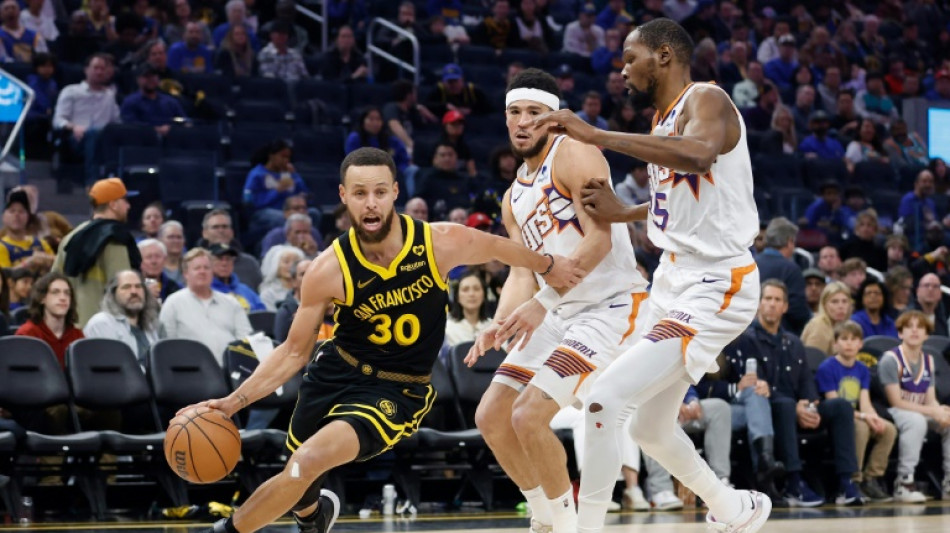 NBA: Stephen Curry, héros éternel des Warriors, crucifie Phoenix