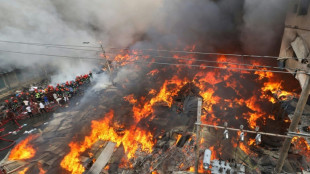 Bangladesh: un gigantesque incendie dévaste un marché aux vêtements de Dacca