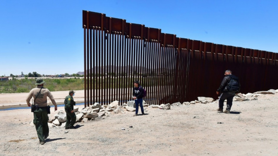 En la frontera de EEUU, cuanto más alto es el muro, mayor el saldo humanitario