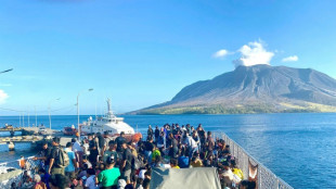 Indonesia rebaja el nivel de alerta tras la erupción del volcán Ruang y reabre el aeropuerto