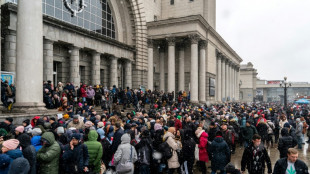 A Dnipro, la cohue des réfugiés ukrainiens en attente d'un train