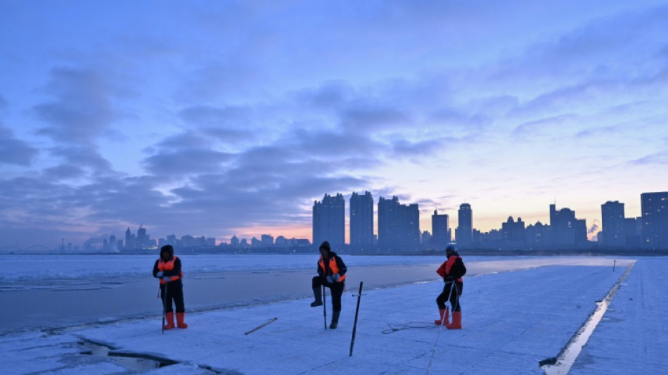 En Chine, le réchauffement fait fondre les revenus des tailleurs de glace