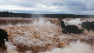 Débit record aux chutes d'Iguazu, passerelles inondées