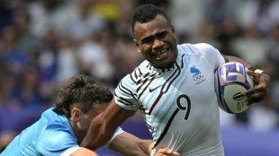 Favourites France held in rugby sevens opener, Fiji sparkle