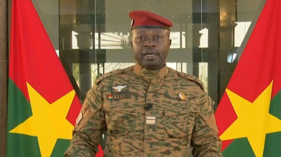 Le nouvel homme fort du Burkina issu d'un putsch investi président