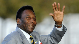 Pele's family gather at his hospital bedside for Christmas