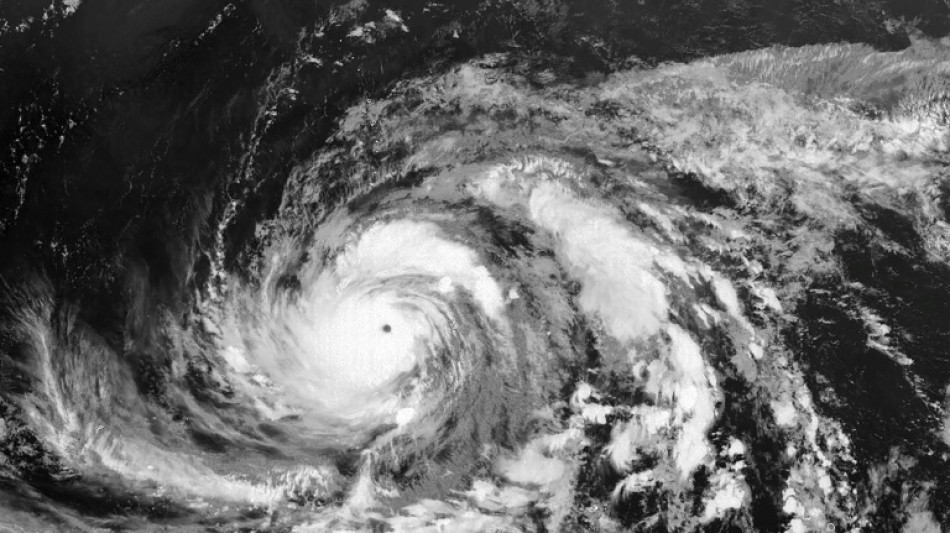 L'île de Guam sous les coups de boutoir du typhon Mawar en Océanie