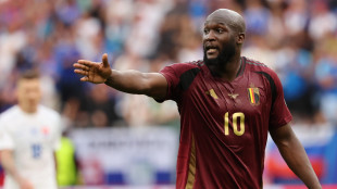 Decine tifosi accolgono Lukaku in clinica Roma per visite