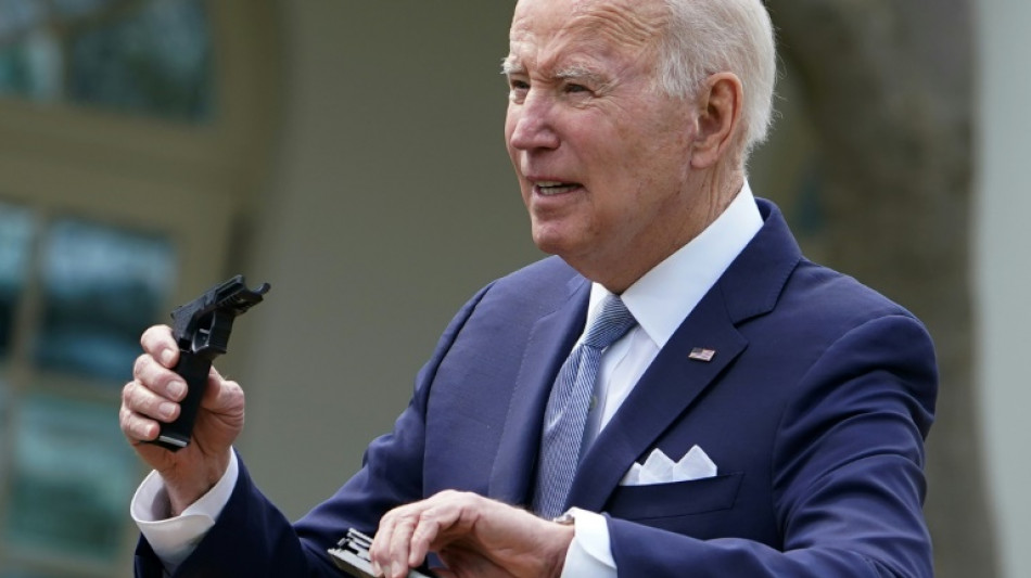 Biden endurece la regulación de las armas "fantasma"
