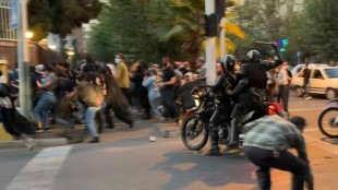 Iran: les manifestations se multiplient après le décès d'une jeune femme, huit morts 