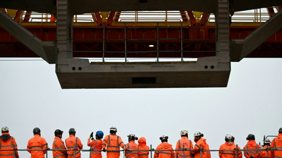  UK meets bridge milestone on new high-speed rail track 