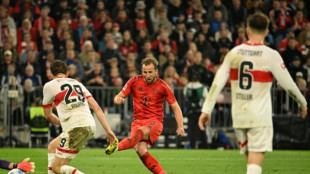 Bayern goleia Stuttgart (4-0) com hat-trick de Kane e lidera Bundesliga