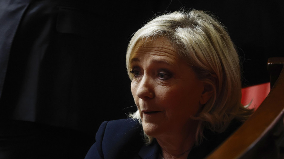 La procura chiede 5 anni e l'ineleggibilità per Marine Le Pen