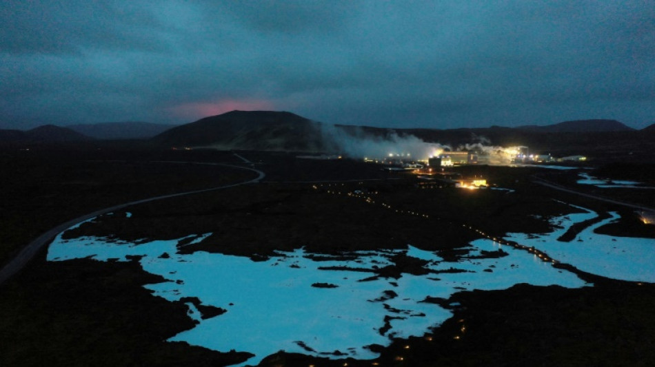 Los vecinos de la ciudad islandesa evacuada por el riesgo de erupción volcánica recuperan sus bienes