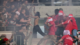 Foot/Nice-Cologne: violents affrontements entre supporters, 32 blessés dont un grave