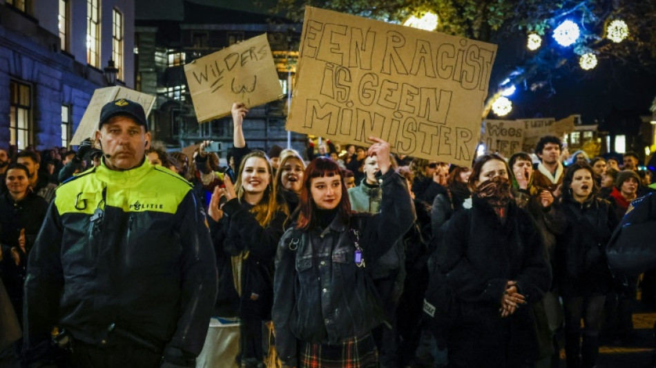 Hunderte Menschen gehen in Niederlanden gegen Wahlsieger Wilders auf die Straße