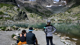 Dans les Alpes, le lac Blanc face au défi du surtourisme