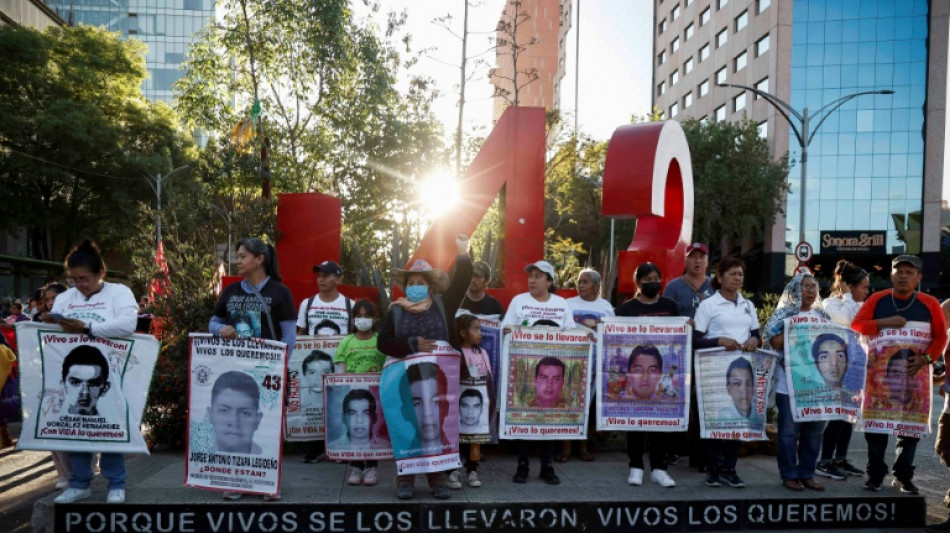 Mexique: des manifestants enfoncent la porte du palais présidentiel 