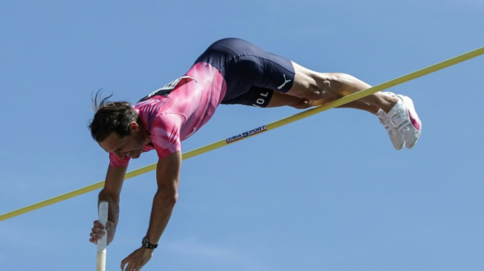 Athlétisme: à deux mois des JO, Renaud Lavillenie part à la chasse aux minima