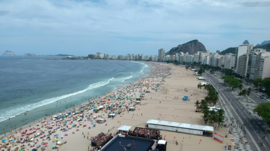 Teqball, 'uma forma pura e bela de futebol", invade praia de Copacabana