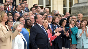 Photos de famille et Hollande sous la pluie: la gauche fête sa rentrée à l'Assemblée