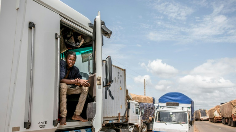 "Aidez-nous à ouvrir la frontière", implorent les transporteurs bloqués sur la route du Niger