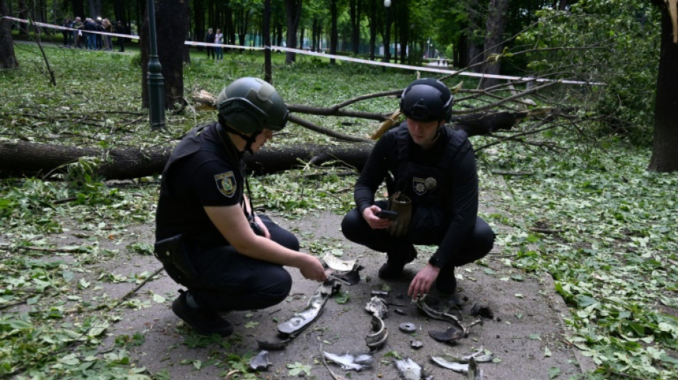 Zelensky salue "un pas en avant" après le feu vert américain partiel aux frappes en Russie 